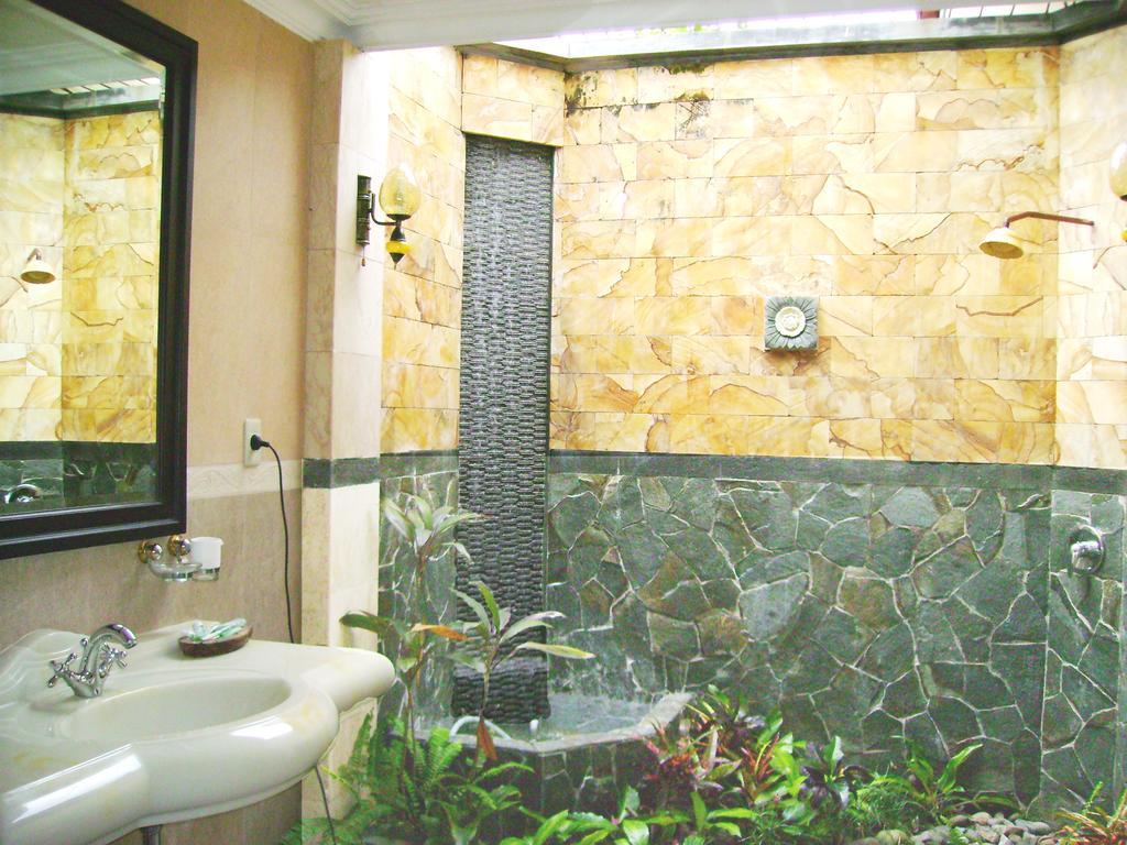 Swaloh Resort & Spa Kalangbret ภายนอก รูปภาพ