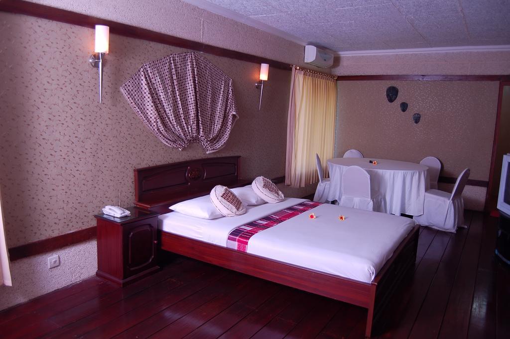 Swaloh Resort & Spa Kalangbret ภายนอก รูปภาพ