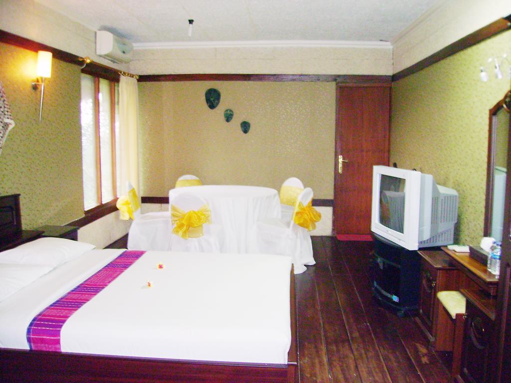Swaloh Resort & Spa Kalangbret ภายนอก รูปภาพ